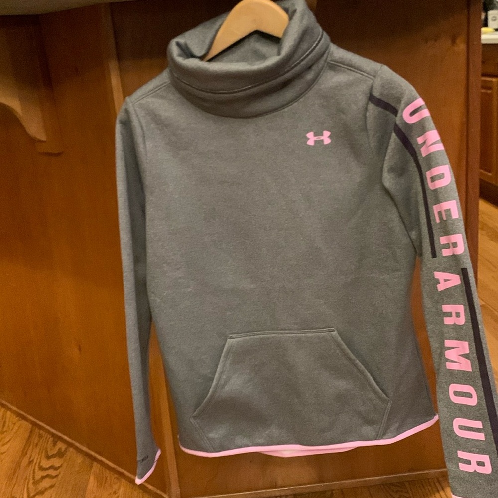 Women Underarmour sweatshirt size small
